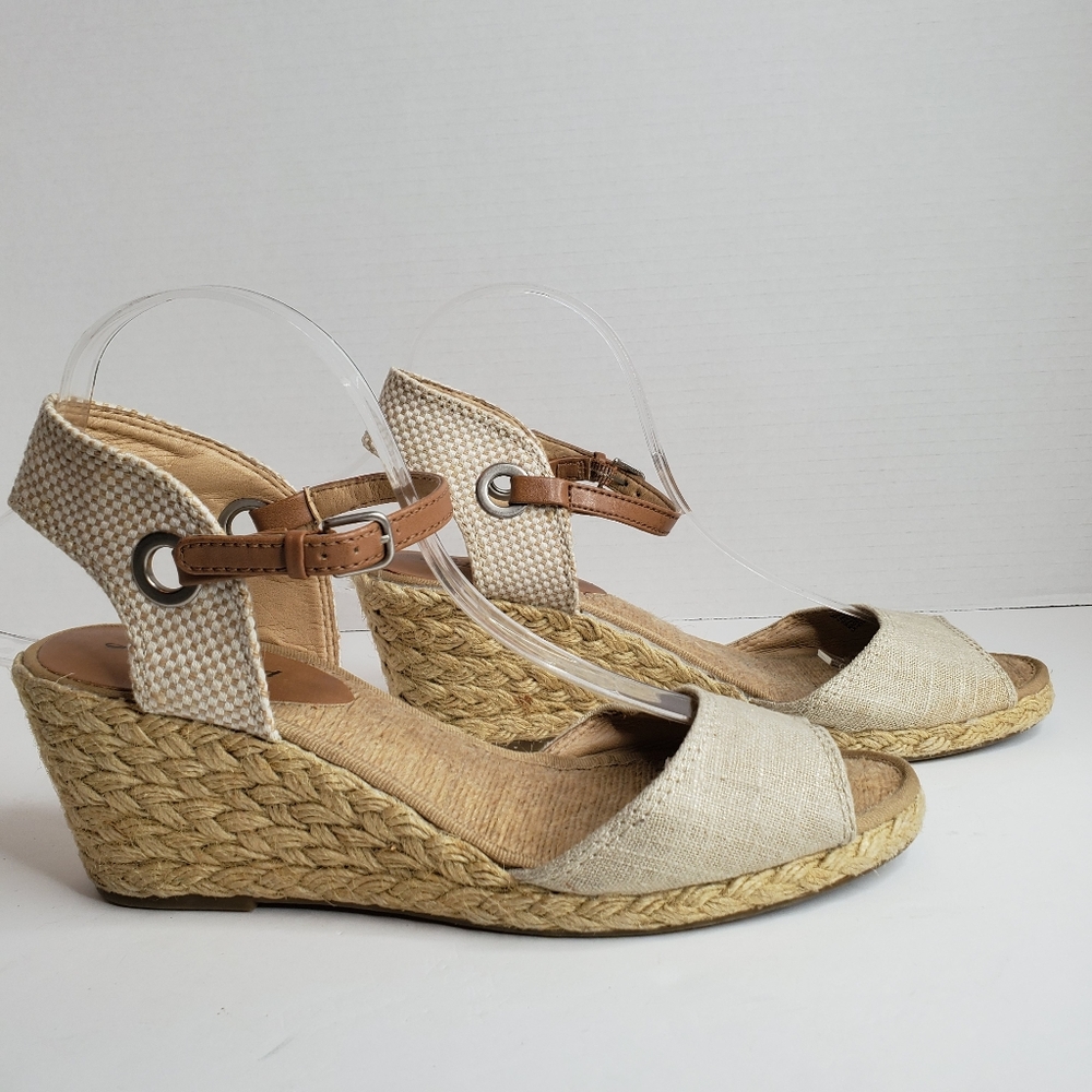 Lucky Brand metallic gold espadrille size 9